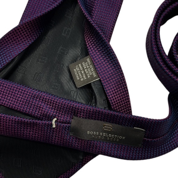 HUGO BOSS SELECTION TRIFOLD Navy/Purple Geometric Silk LUXURY Tie ITALY - Picture 4 of 6